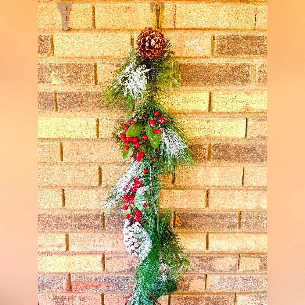Snowy Long Needle Pine & Berry Garland 5 ft